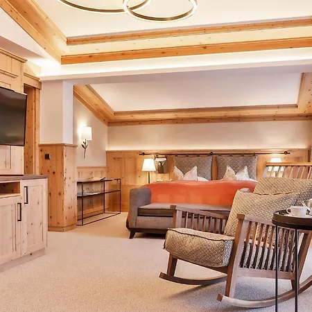 Superior Tirolerhof - Zell Am 호텔