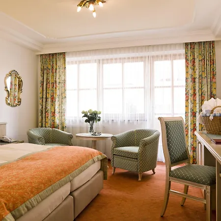 Superior Tirolerhof - Zell Am 호텔