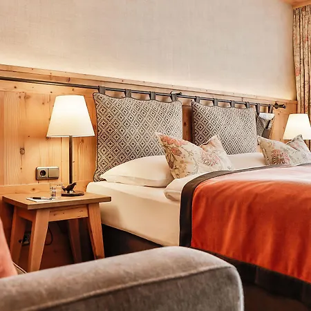 Superior Tirolerhof - Zell Am ホテル 4*